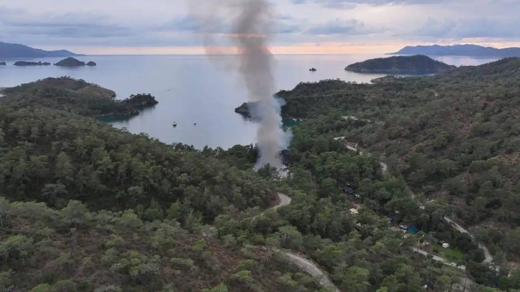 Fethiye’nin Cenneti Katrancı Koyu Alevlere Teslim Oldu: Karavanlar Küle Döndü! 7